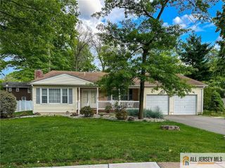 9 Boxwood Road, Piscataway, NJ 08854
