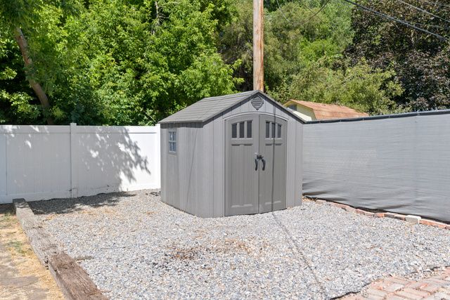 802 S BROOKSIDE DR, Springville, UT 84663