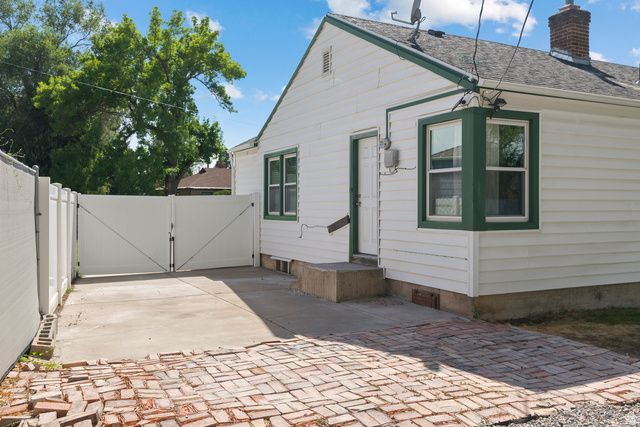 802 S BROOKSIDE DR, Springville, UT 84663