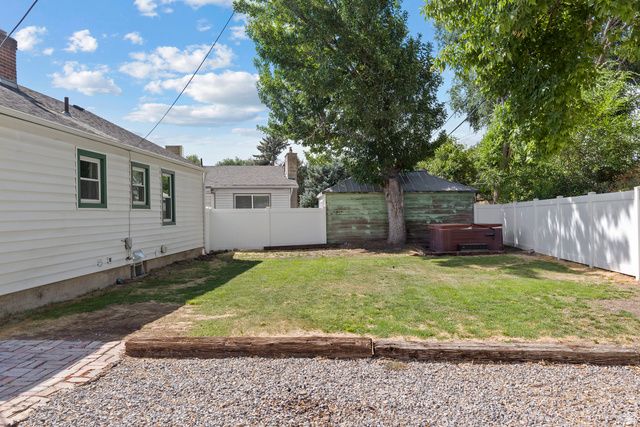 802 S BROOKSIDE DR, Springville, UT 84663