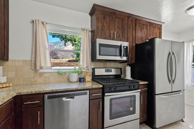 802 S BROOKSIDE DR, Springville, UT 84663