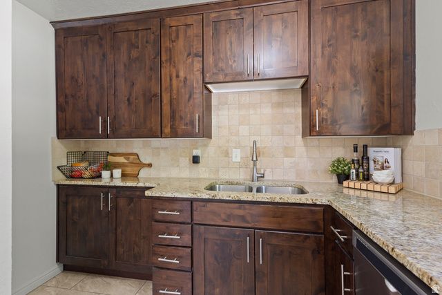 802 S BROOKSIDE DR, Springville, UT 84663