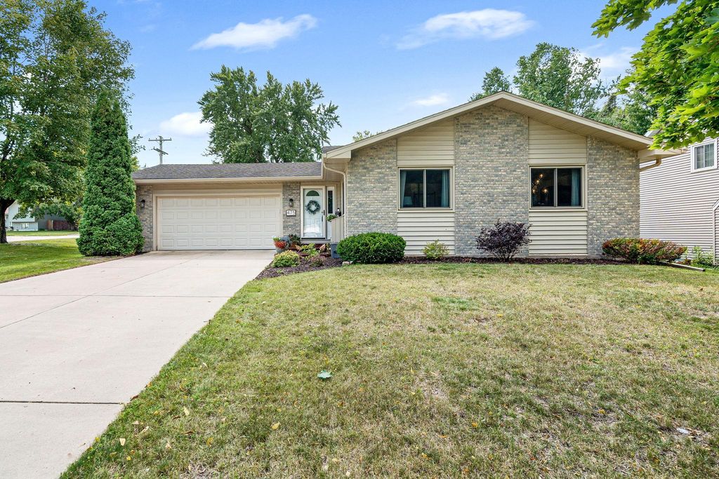 475 Willow Creek Drive, Owatonna, MN 55060