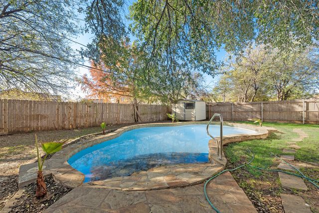 1418 Colonnade Drive, Arlington, TX 76018