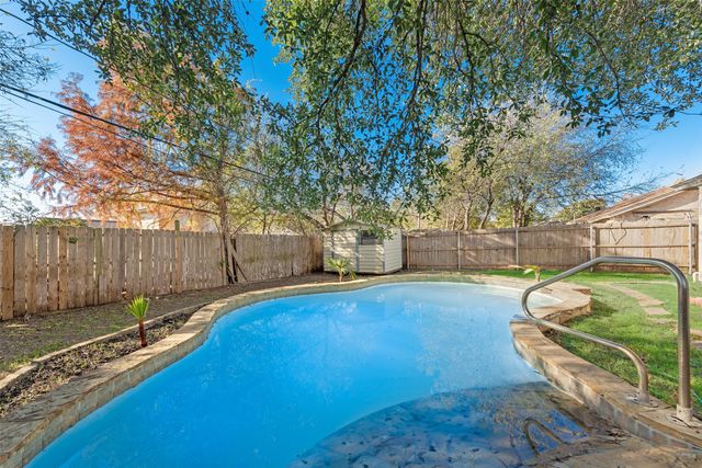 1418 Colonnade Drive, Arlington, TX 76018