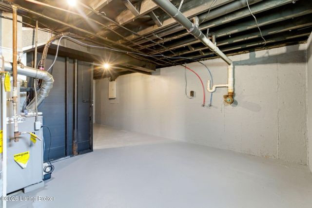 290 N Steedland Dr, Louisville, KY 40229