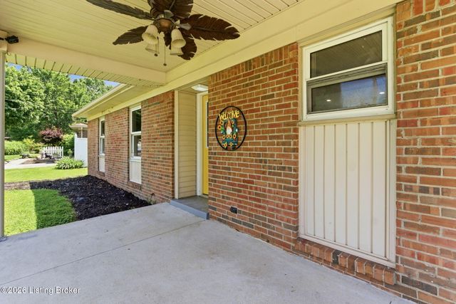 290 N Steedland Dr, Louisville, KY 40229