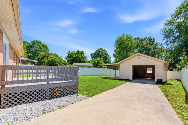 290 N Steedland Dr, Louisville, KY 40229