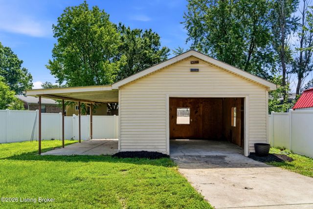 290 N Steedland Dr, Louisville, KY 40229