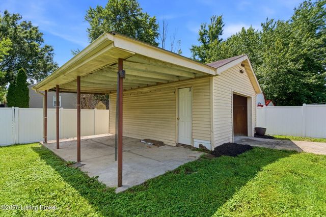 290 N Steedland Dr, Louisville, KY 40229