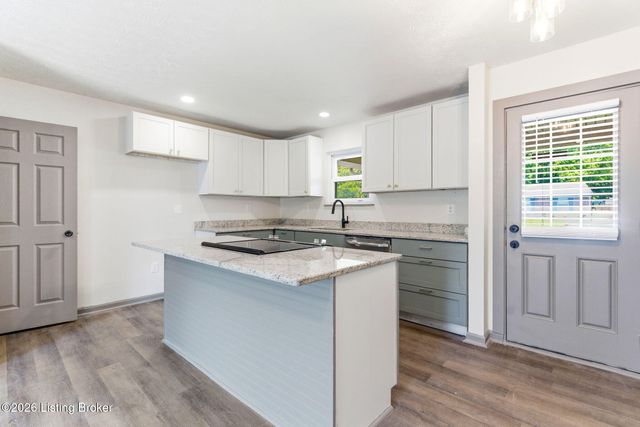 290 N Steedland Dr, Louisville, KY 40229
