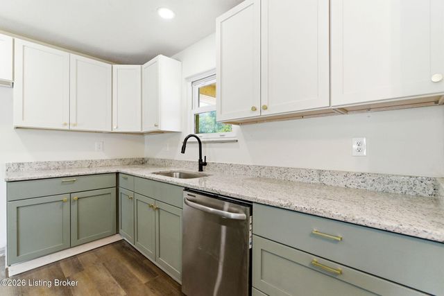 290 N Steedland Dr, Louisville, KY 40229