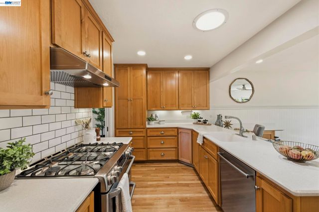 3635 Northwood Dr, Castro Valley, CA 94546