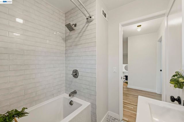 3635 Northwood Dr, Castro Valley, CA 94546