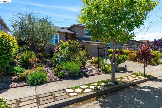 3635 Northwood Dr, Castro Valley, CA 94546