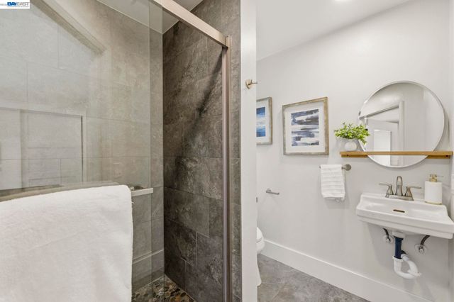 3635 Northwood Dr, Castro Valley, CA 94546
