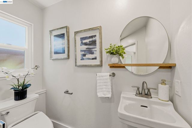 3635 Northwood Dr, Castro Valley, CA 94546