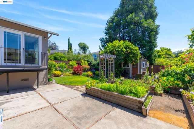 3635 Northwood Dr, Castro Valley, CA 94546