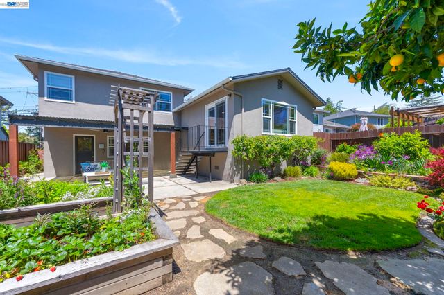 3635 Northwood Dr, Castro Valley, CA 94546