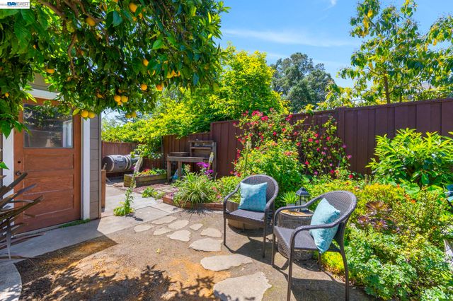 3635 Northwood Dr, Castro Valley, CA 94546