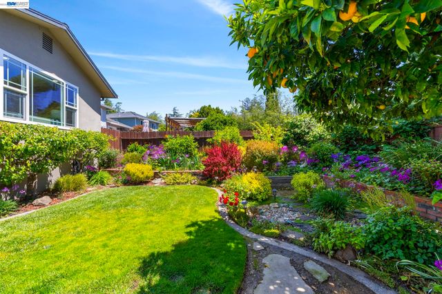 3635 Northwood Dr, Castro Valley, CA 94546