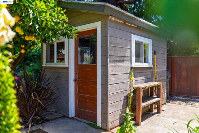 3635 Northwood Dr, Castro Valley, CA 94546