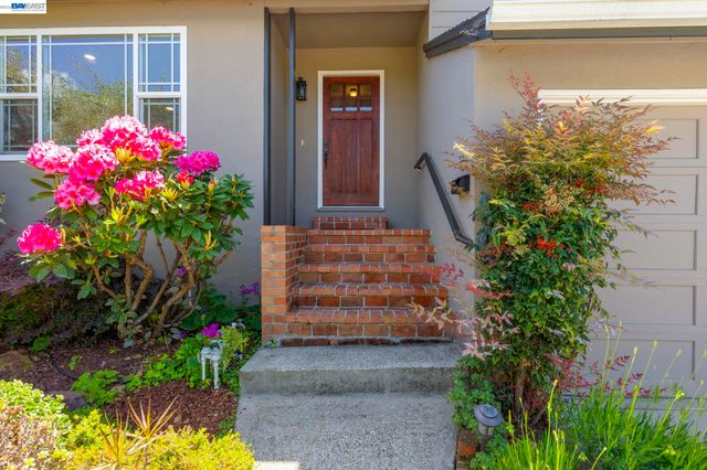 3635 Northwood Dr, Castro Valley, CA 94546