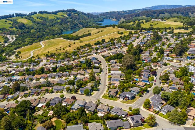 3635 Northwood Dr, Castro Valley, CA 94546
