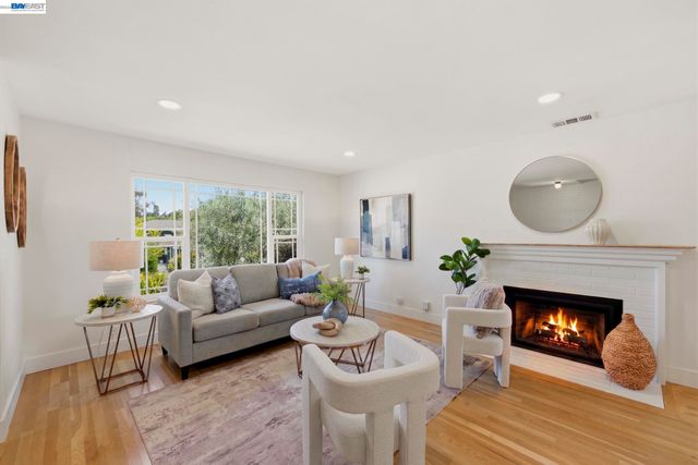 3635 Northwood Dr, Castro Valley, CA 94546