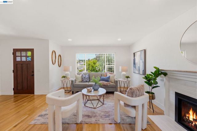 3635 Northwood Dr, Castro Valley, CA 94546