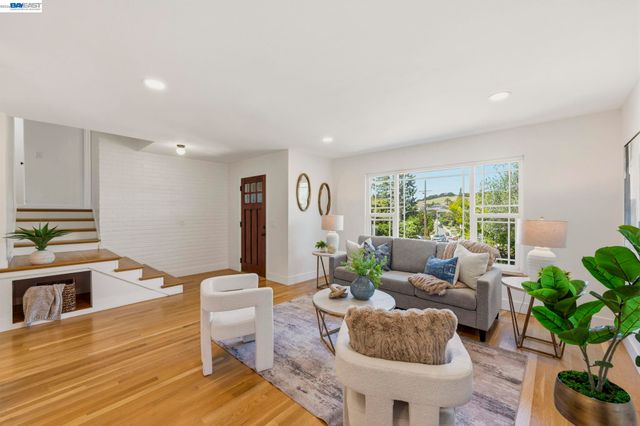 3635 Northwood Dr, Castro Valley, CA 94546