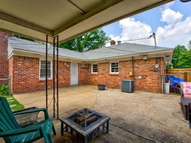 1694 S WHITE STATION RD, Memphis, TN 38117