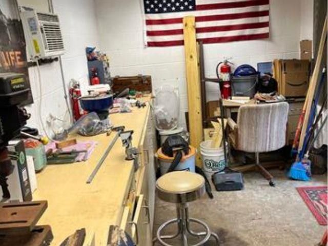 1694 S WHITE STATION RD, Memphis, TN 38117