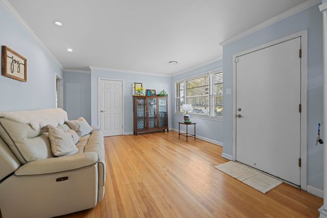 1694 S WHITE STATION RD, Memphis, TN 38117