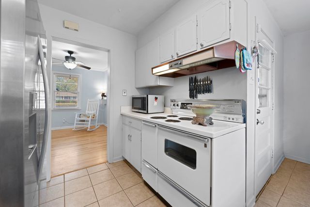 1694 S WHITE STATION RD, Memphis, TN 38117