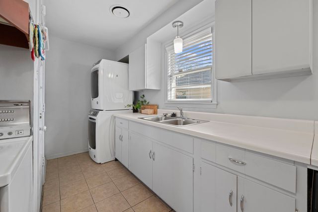 1694 S WHITE STATION RD, Memphis, TN 38117