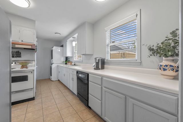 1694 S WHITE STATION RD, Memphis, TN 38117