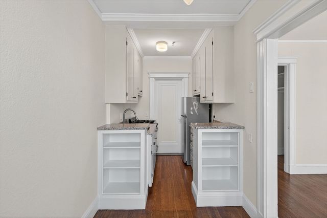 118 Riverway 29, Boston, MA 02215