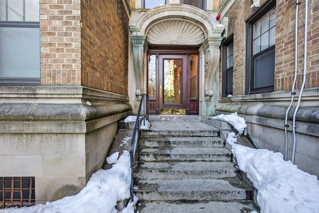 118 Riverway 29, Boston, MA 02215