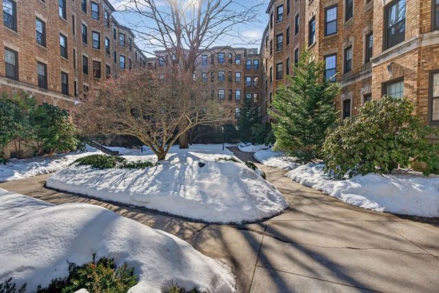 118 Riverway 29, Boston, MA 02215