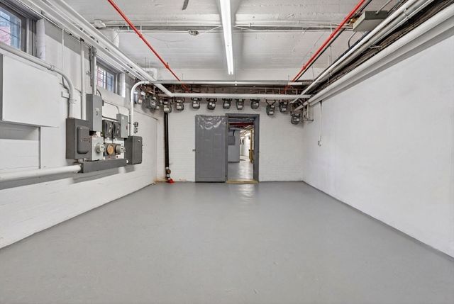 118 Riverway 29, Boston, MA 02215