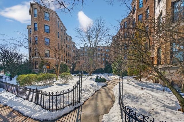 118 Riverway 29, Boston, MA 02215