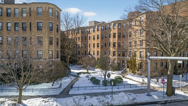 118 Riverway 29, Boston, MA 02215