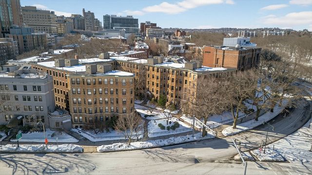 118 Riverway 29, Boston, MA 02215