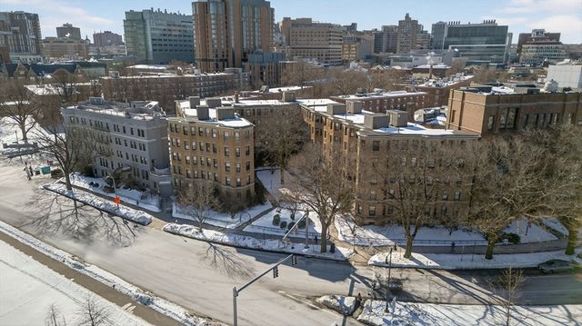 118 Riverway 29, Boston, MA 02215