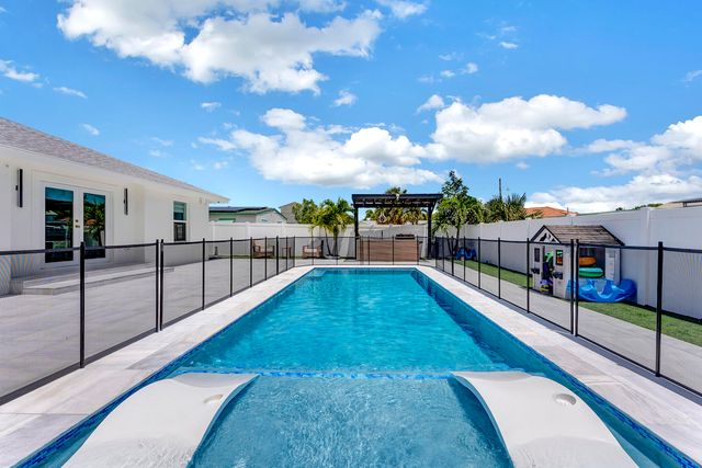413 SW 15th Avenue, Delray Beach, FL 33444