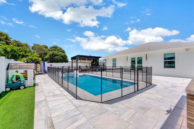 413 SW 15th Avenue, Delray Beach, FL 33444