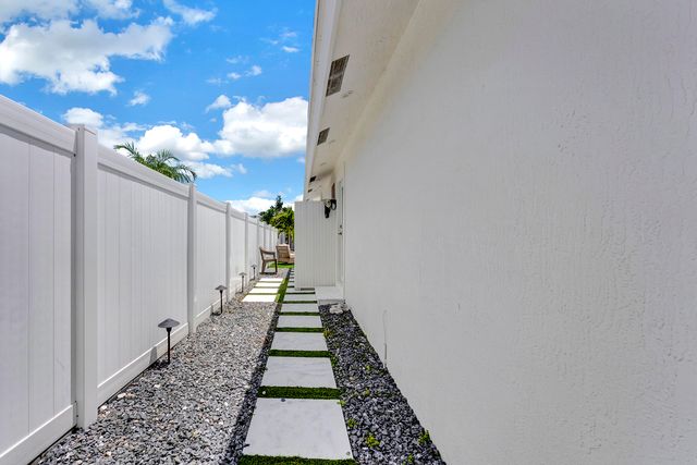 413 SW 15th Avenue, Delray Beach, FL 33444