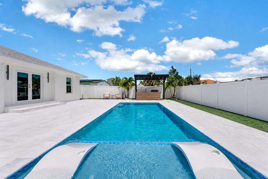 413 SW 15th Avenue, Delray Beach, FL 33444
