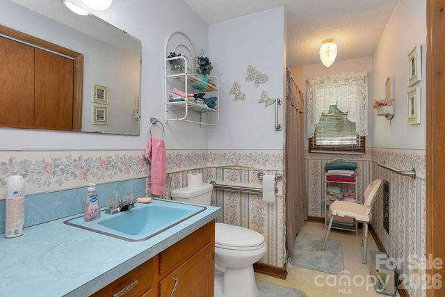 106 Flora Lina Drive, Brevard, NC 28712